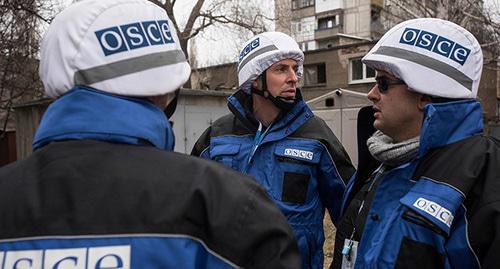 OSCE observers. Photo: CC BY 2.0 / OSCE Special Monitoring Mission / OSCE SMM monitoring OSCE observers. Photo: CC BY 2.0 / OSCE Special Monitoring Mission / OSCE SMM monitoring