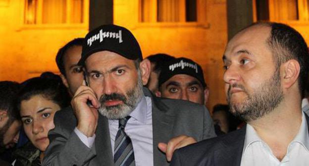 Nikol Pashinyan (on the left). Photo by Tigran Petrosyan for the "Caucasian Knot" Nikol Pashinyan (on the left). Photo by Tigran Petrosyan for the "Caucasian Knot"