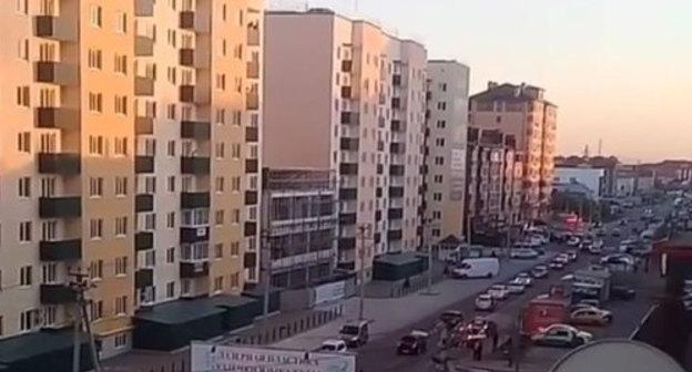 The wedding cortege moving along the city streets. Screenshot of the video https://www.instagram.com/p/Bo4aGptgnyF/?taken-by=chp_krd The wedding cortege moving along the city streets. Screenshot of the video https://www.instagram.com/p/Bo4aGptgnyF/?taken-by=chp_krd