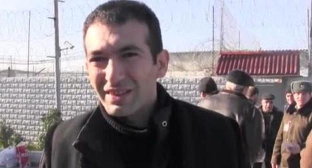 Talekh Khasmamedov. Photo: screenshot of the video by РСЕ/РС
https://fb.rferl.org/1/flashembed.aspx?t=vid&amp;id=24809890&amp;w=435&amp;h=314&amp;skin=embeded
