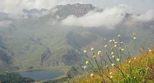 A lake in the Galanchozh District. Photo: https://commons.wikimedia.org/wiki/File:Lake-Galanchoj_2005_CHECHENIA..jpg?uselang=ru A lake in the Galanchozh District. Photo: https://commons.wikimedia.org/wiki/File:Lake-Galanchoj_2005_CHECHENIA..jpg?uselang=ru