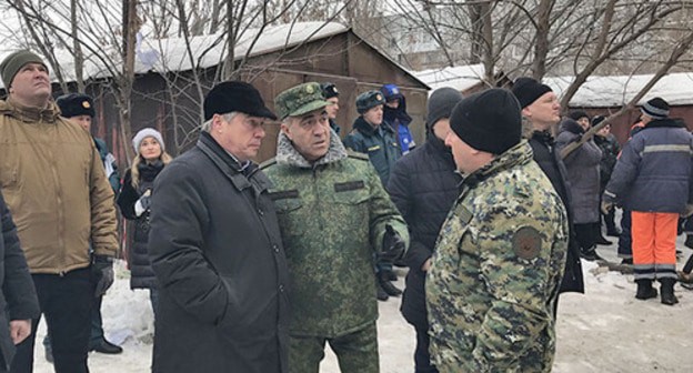 Governor of the Rostov Region Vasily Golubev (third from right) at the place of accident, Shakhty, January 14, 2019. Photo by Vyacheslav Prudnikov for the Caucasian Knot Governor of the Rostov Region Vasily Golubev (third from right) at the place of accident, Shakhty, January 14, 2019. Photo by Vyacheslav Prudnikov for the Caucasian Knot