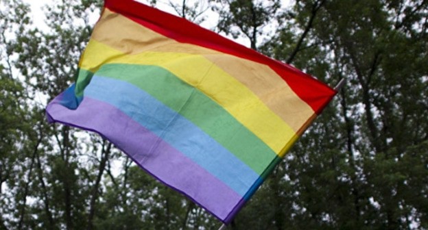 Rainbow flag. Photo: Sputnik / Ilya Pitalev https://ru.armeniasputnik.am/society/20180805/13674112/azhiotazh-v-otstalom-shurnuhe-shakali-golosa-geev-i-pozvolitelnaya-norma-poboev.html Rainbow flag. Photo: Sputnik / Ilya Pitalev https://ru.armeniasputnik.am/society/20180805/13674112/azhiotazh-v-otstalom-shurnuhe-shakali-golosa-geev-i-pozvolitelnaya-norma-poboev.html