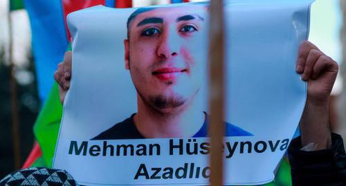 Participants of opposition rally hold banner with a portrait of Mekhman Guseinov, Baku, March 10, 2018. Photo by Aziz Karimov for the Caucasian Knot Participants of opposition rally hold banner with a portrait of Mekhman Guseinov, Baku, March 10, 2018. Photo by Aziz Karimov for the Caucasian Knot