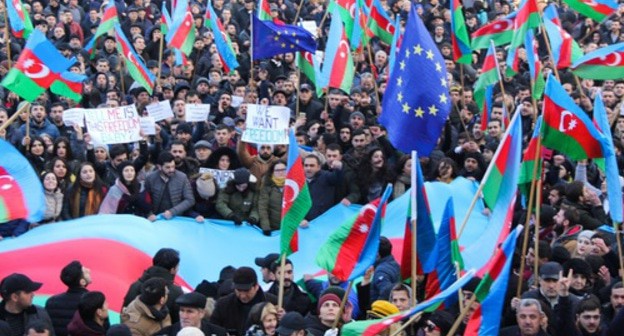 Rally participants hold flags of Azerbaijan and EU, Baku, January 19, 2019. Photo by Aziz Karimov for the Caucasian Knot Rally participants hold flags of Azerbaijan and EU, Baku, January 19, 2019. Photo by Aziz Karimov for the Caucasian Knot