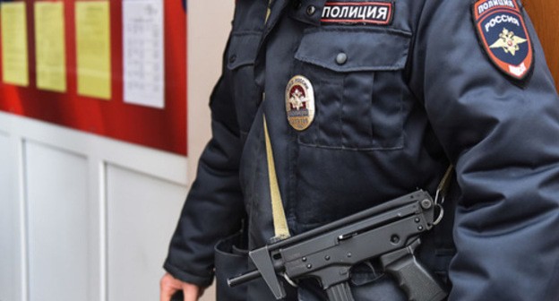 A policeman. Photo by Yelena Sineok, Yuga.ru A policeman. Photo by Yelena Sineok, Yuga.ru