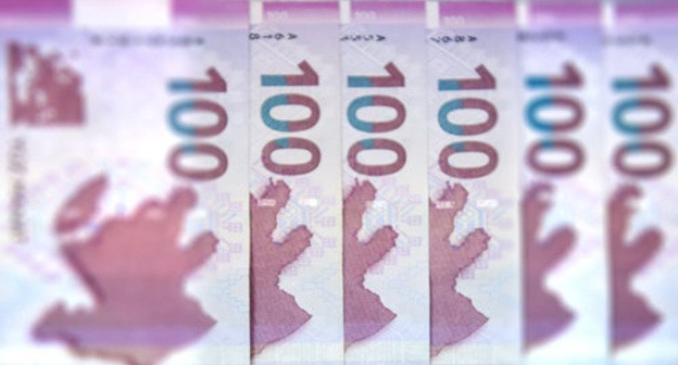 The 100 manat banknotes. Photo © Sputnik / Murad Orujov http://ru.sputnik.az/economy/20161209/408034914/manat-perexodit-na-polniy-plavayushiy-kurs.html The 100 manat banknotes. Photo © Sputnik / Murad Orujov http://ru.sputnik.az/economy/20161209/408034914/manat-perexodit-na-polniy-plavayushiy-kurs.html