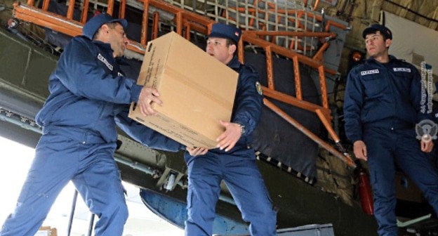 Armenian servicemen loading cargo before going to Syria. Photo: press service of the Ministry of Defence of Armenia, http://mil.am/ru/news/5921 Armenian servicemen loading cargo before going to Syria. Photo: press service of the Ministry of Defence of Armenia, http://mil.am/ru/news/5921