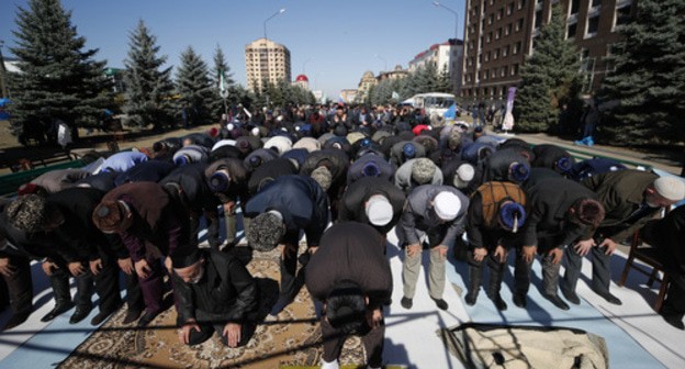 Believers praying, Magas, October 7, 2018. Photo: REUTERS/Maxim Shemetov Believers praying, Magas, October 7, 2018. Photo: REUTERS/Maxim Shemetov