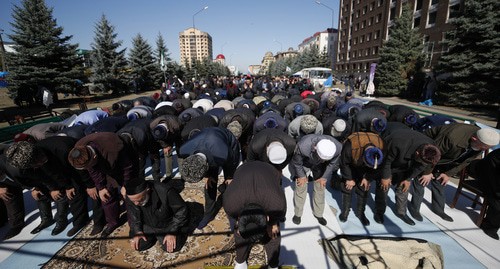 Believers praying, Magas, October 7, 2018. Photo: REUTERS/Maxim Shemetov Believers praying, Magas, October 7, 2018. Photo: REUTERS/Maxim Shemetov