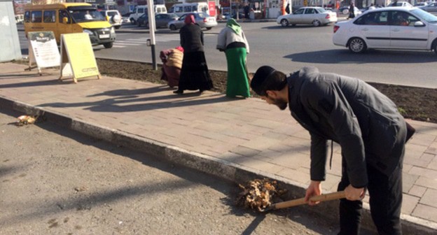 Community works in Grozny. Photo: http://www.grozny-inform.ru/LoadedImages/2018/11/09/IMG_1553_w1200_h800.jpg Community works in Grozny. Photo: http://www.grozny-inform.ru/LoadedImages/2018/11/09/IMG_1553_w1200_h800.jpg