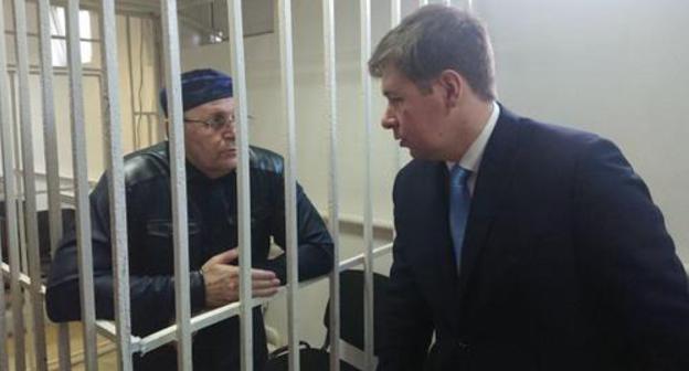 Oyub Titiev and his advocate. Photo by Rasul Magomedov for the Caucasian Knot Oyub Titiev and his advocate. Photo by Rasul Magomedov for the Caucasian Knot