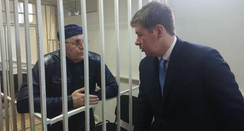 Oyub Titiev and his advocate. Photo by Rasul Magomedov for the Caucasian Knot Oyub Titiev and his advocate. Photo by Rasul Magomedov for the Caucasian Knot