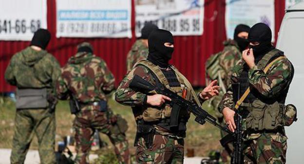Law enforcers. Photo: REUTERS/Maxim Shemetov Law enforcers. Photo: REUTERS/Maxim Shemetov