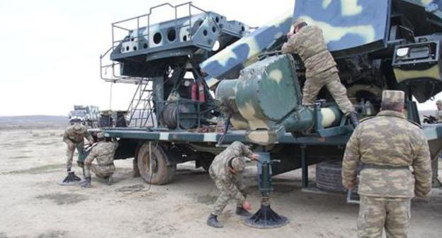 Azerbaijani servicemen preparing missile launcher for shooting. Photo: press service of the Ministry of Defence of Azerbaijan, https://mod.gov.az/ru/foto-arhiv-045/?gid=25891 Azerbaijani servicemen preparing missile launcher for shooting. Photo: press service of the Ministry of Defence of Azerbaijan, https://mod.gov.az/ru/foto-arhiv-045/?gid=25891