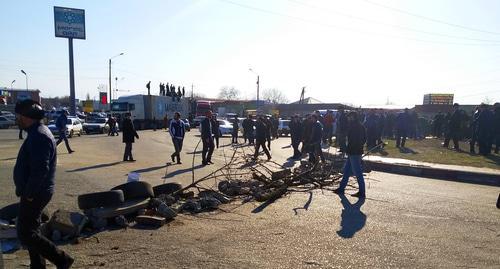 The Ekazhevo circle where the trafficon the federal highway was blocked, March 27, 2019. Photo by Umar Yovloi for the Caucasian Knot The Ekazhevo circle where the trafficon the federal highway was blocked, March 27, 2019. Photo by Umar Yovloi for the Caucasian Knot