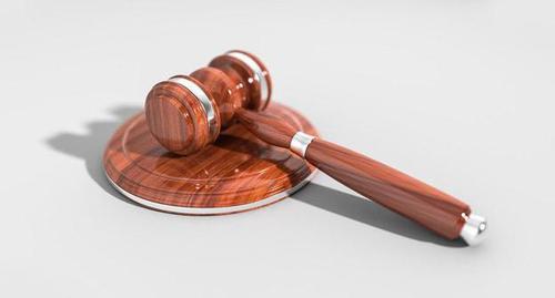 Gavel. Photo: https://pixabay.com/ru/молоток-аукцион-закон-символ-судья-2492011/ Gavel. Photo: https://pixabay.com/ru/молоток-аукцион-закон-символ-судья-2492011/