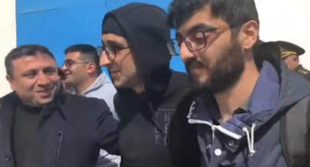 Bairam Mamedov (in the center) after pardoning. Screenshot of the video by MeydanTV on Youtube https://www.youtube.com/watch?v=SLRlTINa17c Bairam Mamedov (in the center) after pardoning. Screenshot of the video by MeydanTV on Youtube https://www.youtube.com/watch?v=SLRlTINa17c