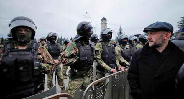 Law enforcers at the rally in Magas. October 2018. Photo: REUTERS/Maxim Shemetov Law enforcers at the rally in Magas. October 2018. Photo: REUTERS/Maxim Shemetov