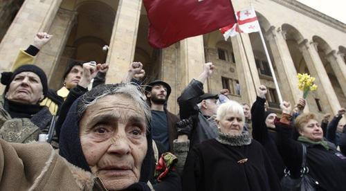 Rally in memory of those perished in Tbilisi on April 9, 1989. Photo: REUTERS / David Mdzinarishvili Rally in memory of those perished in Tbilisi on April 9, 1989. Photo: REUTERS / David Mdzinarishvili