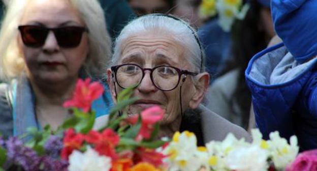 Participants of mourning events at the "Tsitsernakaberd" Memorial Complex, April 24, 2019. Photo by Tigran Petrosyan for the Caucasian Knot Participants of mourning events at the "Tsitsernakaberd" Memorial Complex, April 24, 2019. Photo by Tigran Petrosyan for the Caucasian Knot