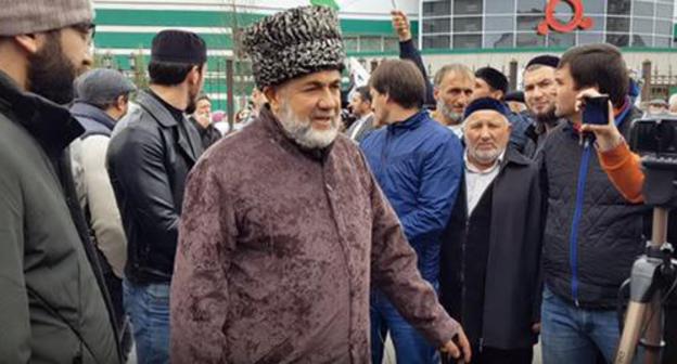 Akhmed Barakhoev (centre) at rally in Magas. Screenshot from video by Ilez Pliev at YouTube https://www.youtube.com/watch?v=BjeTkWnqw04 Akhmed Barakhoev (centre) at rally in Magas. Screenshot from video by Ilez Pliev at YouTube https://www.youtube.com/watch?v=BjeTkWnqw04