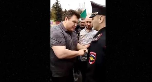 Screenshot of dispute between activist and law enforcers in Nalchik on the Circassian Flag Day, April 25, 2019, https://www.youtube.com/watch?v=S1XrPZXijI4&t=199s Screenshot of dispute between activist and law enforcers in Nalchik on the Circassian Flag Day, April 25, 2019, https://www.youtube.com/watch?v=S1XrPZXijI4&t=199s