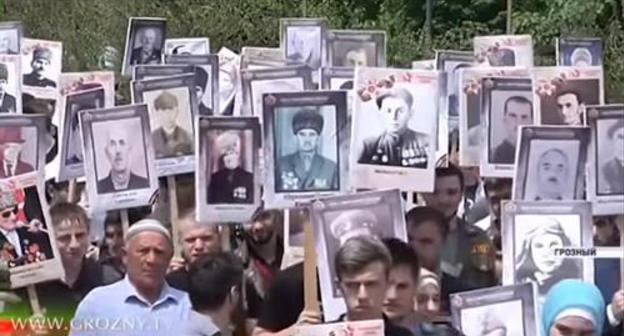 Participants of the "Immortal Regiment" action in Grozny, May 9, 2019. Screenshot from video broadcasting by 'Grozny' TV Channel, https://www.youtube.com/watch?v=3pjVOi_3Bjo