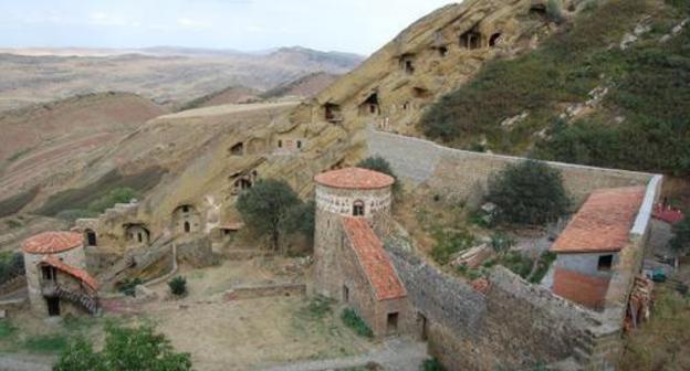 The David Gareja monastery complex. Photo: Andrzej Wójtowicz https://commons.wikimedia.org/w/index.php?curid=30058767 The David Gareja monastery complex. Photo: Andrzej Wójtowicz https://commons.wikimedia.org/w/index.php?curid=30058767