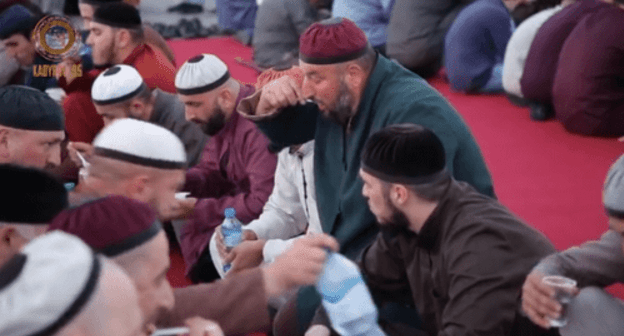 A mass iftar in Grozny on May 31, 2019. Screenshot of the video https://vk.com/ramzan?w=wall279938622_403459 A mass iftar in Grozny on May 31, 2019. Screenshot of the video https://vk.com/ramzan?w=wall279938622_403459