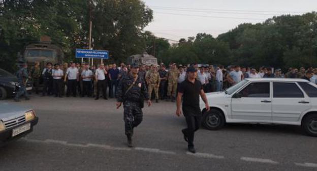A rally against the signs of Chechnya installed in Dagestan. June 11, 2019. Photo by Ilyas Kapiev for the "Caucasian Knot" A rally against the signs of Chechnya installed in Dagestan. June 11, 2019. Photo by Ilyas Kapiev for the "Caucasian Knot"
