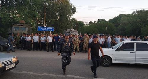 A rally near the Chechen signpost in the city of Kizlyar. June 11, 2019. Photo by Ilyas Kapiev for the "Caucasian Knot" A rally near the Chechen signpost in the city of Kizlyar. June 11, 2019. Photo by Ilyas Kapiev for the "Caucasian Knot"