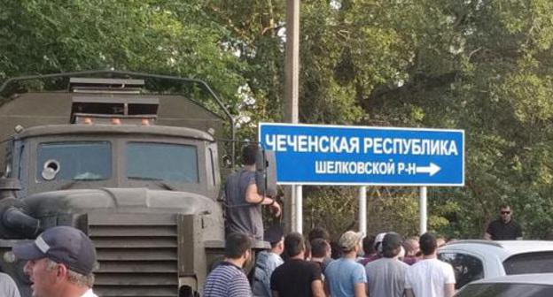 Military vehicles near the signpost installed on the Chechen-Dagestani border. June 12, 2019. Photo by Ilyas Kapiev for the "Caucasian Knot" Military vehicles near the signpost installed on the Chechen-Dagestani border. June 12, 2019. Photo by Ilyas Kapiev for the "Caucasian Knot"