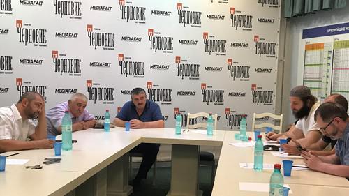 A meeting of Gadjiev's support committee. Photo by Patimat Makhmudova for the "Caucasian Knot" A meeting of Gadjiev's support committee. Photo by Patimat Makhmudova for the "Caucasian Knot"