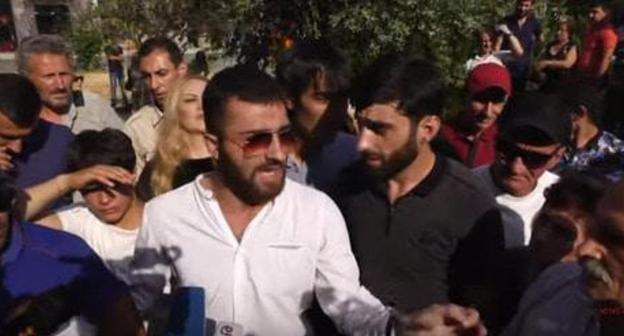 Rally of opponents of the former President of Armenia Robert Kocharyan at the Court of Appeal in Yerevan. Screenshot from video posted by user NewsamChannel https://www.youtube.com/watch?time_continue=7&v=Ue53r0LzM2Y Rally of opponents of the former President of Armenia Robert Kocharyan at the Court of Appeal in Yerevan. Screenshot from video posted by user NewsamChannel https://www.youtube.com/watch?time_continue=7&v=Ue53r0LzM2Y