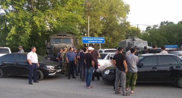 People's gathering in Kizlyar against installment of Chechen road signposts, June 11, 2019. Photo by Ilyas Kapiev for the Caucasian Knot People's gathering in Kizlyar against installment of Chechen road signposts, June 11, 2019. Photo by Ilyas Kapiev for the Caucasian Knot