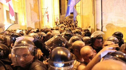 Dispersal of protest rally in Tbilisi, June 21, 2019. Photo: REUTERS/Irakli Gedenidze Dispersal of protest rally in Tbilisi, June 21, 2019. Photo: REUTERS/Irakli Gedenidze