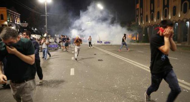 Dispersal of protest rally in Tbilisi, June 21, 2019. Photo: REUTERS/Irakli Gedenidze Dispersal of protest rally in Tbilisi, June 21, 2019. Photo: REUTERS/Irakli Gedenidze