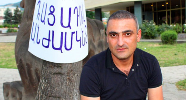Karen Grigoryan, a resident of Stepanakert, who announced a hunger strike. Photo by Alvard Grigoryan for the "Caucasian Knot" Karen Grigoryan, a resident of Stepanakert, who announced a hunger strike. Photo by Alvard Grigoryan for the "Caucasian Knot"