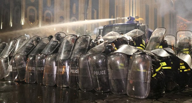 Police cordon during protest rally on May 21, 2019, Tbilisi. Photo: REUTERS/Irakli Gedenidze Police cordon during protest rally on May 21, 2019, Tbilisi. Photo: REUTERS/Irakli Gedenidze