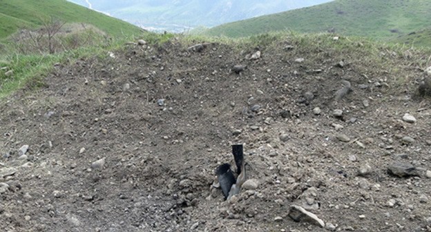 Traces from shelling, Nagorno-Karabakh. Photo by Alvard Grigoryan for the Caucasian Knot Traces from shelling, Nagorno-Karabakh. Photo by Alvard Grigoryan for the Caucasian Knot