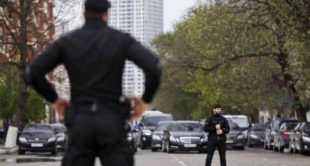 Law enforcers. Grozny. Photo: REUTERS/Maxim Shemetov Law enforcers. Grozny. Photo: REUTERS/Maxim Shemetov