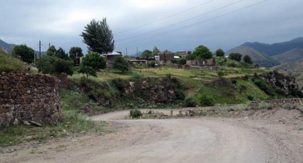 A road in Nagorno-Karabakh. Photo by Alvard Grigoryan for the "Caucasian Knot" A road in Nagorno-Karabakh. Photo by Alvard Grigoryan for the "Caucasian Knot"
