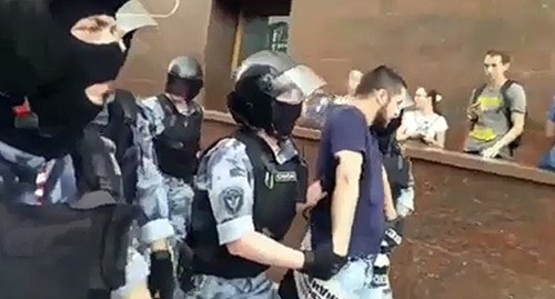 Detention of Dagestani blogger Kerim Gamidov. Screenshot from video entitled "That's the way they were detaining me" posted by Vodi Mag, http://www.youtube.com/watch?v=cMAI6IHz0j4 Detention of Dagestani blogger Kerim Gamidov. Screenshot from video entitled "That's the way they were detaining me" posted by Vodi Mag, http://www.youtube.com/watch?v=cMAI6IHz0j4
