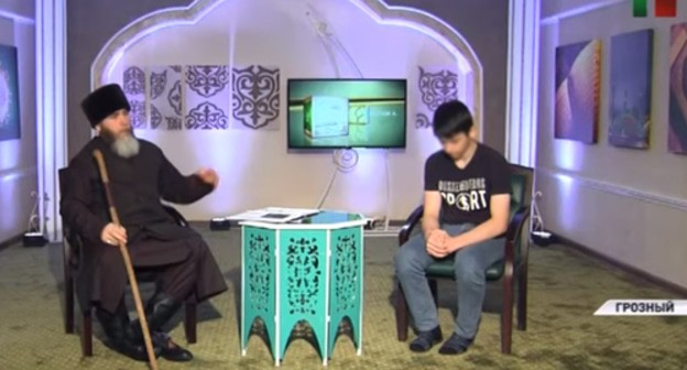 TV report with apologies of a 16-year-old teenager for criticizing the Chechen authorities. Screenshot from 'Grozny' TV Channel video: https://www.youtube.com/watch?v=YzJ9yIq7GYE TV report with apologies of a 16-year-old teenager for criticizing the Chechen authorities. Screenshot from 'Grozny' TV Channel video: https://www.youtube.com/watch?v=YzJ9yIq7GYE