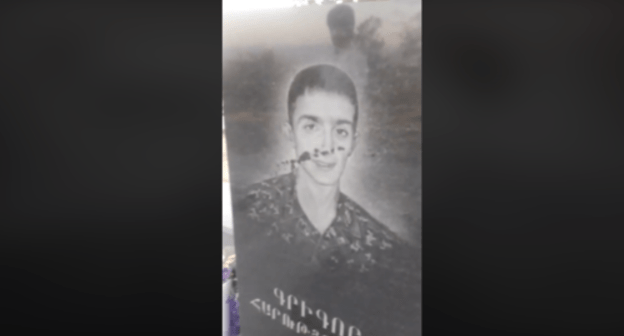 Desecration of soldiers' graves in Armenia. Screenshot from video: https://www.facebook.com/meruj.moj/videos/1800369413443184/ Desecration of soldiers' graves in Armenia. Screenshot from video: https://www.facebook.com/meruj.moj/videos/1800369413443184/
