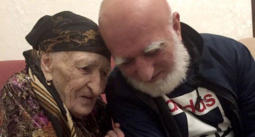 Magomedsaid Gazaliev with his mother. Photo: Miyasat Muslimova Magomedsaid Gazaliev with his mother. Photo: Miyasat Muslimova