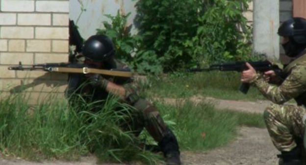 Law enforcers. Photo: NAC press service, http://nac.gov.ru/antiterroristicheskie-ucheniya/operativnym-shtabom-v-orlovskoy-oblasti-provedeno.html#&gid=1&pid=3 Law enforcers. Photo: NAC press service, http://nac.gov.ru/antiterroristicheskie-ucheniya/operativnym-shtabom-v-orlovskoy-oblasti-provedeno.html#&gid=1&pid=3