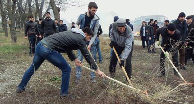Community works in Chechnya. Photo: press service of the Chechen Government. https://gov.mk95.ru/index.php?component=mk_gov_front&page=11&id=70712 Community works in Chechnya. Photo: press service of the Chechen Government. https://gov.mk95.ru/index.php?component=mk_gov_front&page=11&id=70712