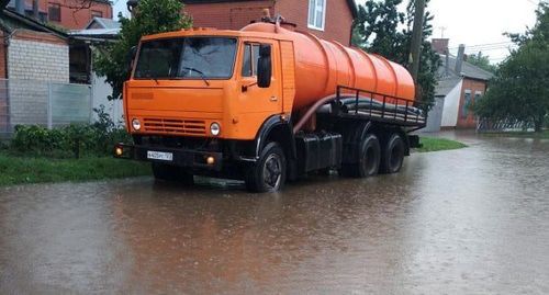 Water drainage pump vehicle. Photo: press service of Krasnodar Administration, https://krd.ru/novosti/glavnye-novosti/news_18082019_160025.html Water drainage pump vehicle. Photo: press service of Krasnodar Administration, https://krd.ru/novosti/glavnye-novosti/news_18082019_160025.html